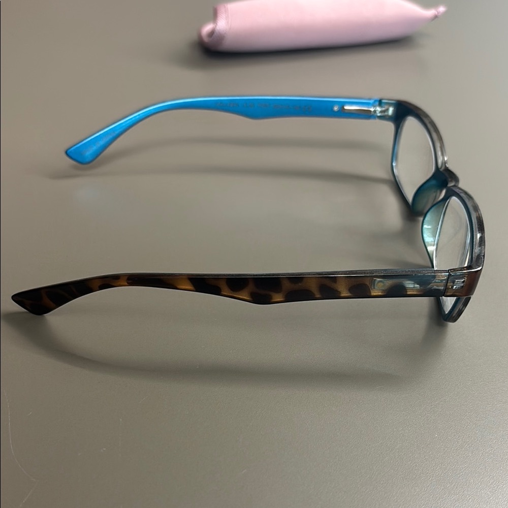 2 Pack M+ Women’s Rectangular Plastic Reading Glasses 2.50 + Cases - Picture 6 of 8